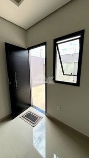 Casa com excelente acabamento no Bairro Jardim Olímpico