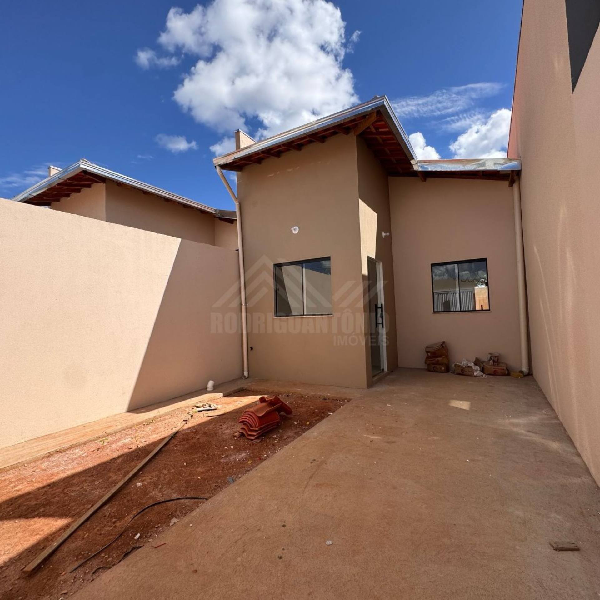 Casa com 3 quartos, garagem coberta no bairro Jardim Primavera