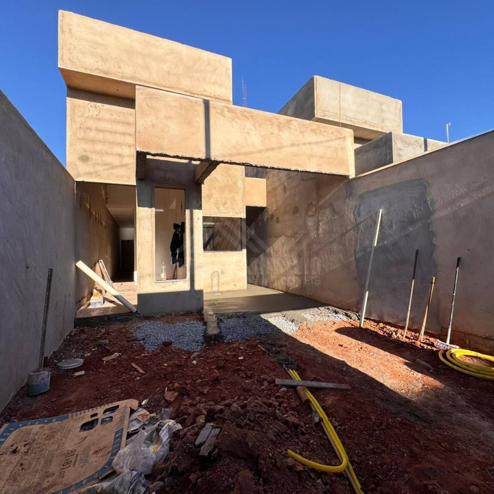 Casa com 3 quartos e garagem coberta no bairro Jardim Primavera