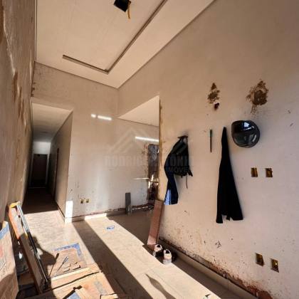 Casa com 3 quartos e garagem coberta no bairro Jardim Primavera