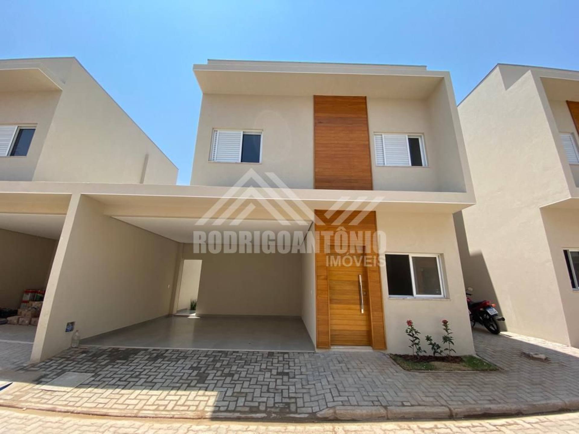 Casa em Condomínio Para Alugar com 3 quartos, 1 suíte no bairro Reserva Real