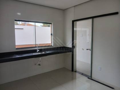 Sobrado Para Vender com 3 quartos 1 suítes no bairro Guarujá