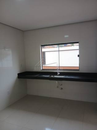 Sobrado Para Vender com 3 quartos 1 suítes no bairro Guarujá