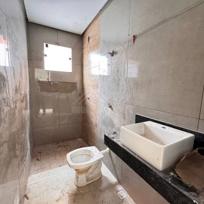 Casa com Garagem Coberta com 3 quartos 1 suítes no bairro Canelas
