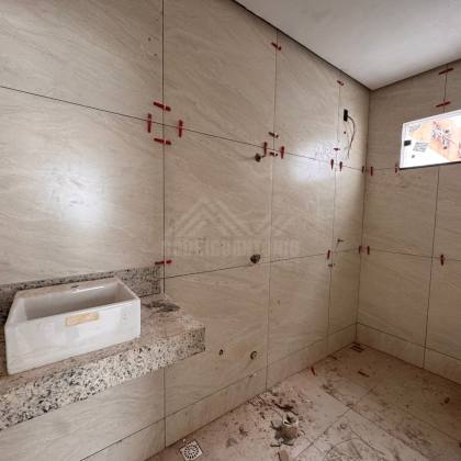 Casa com Garagem Coberta com 3 quartos 1 suítes no bairro Canelas