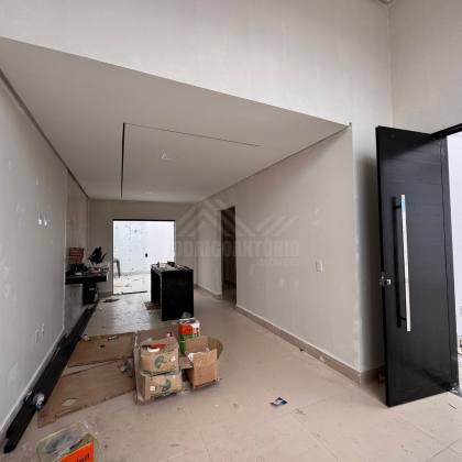 Casa com Garagem Coberta com 3 quartos 1 suítes no bairro Canelas