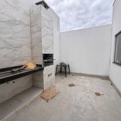 Casa com Garagem Coberta com 3 quartos 1 suítes no bairro Canelas
