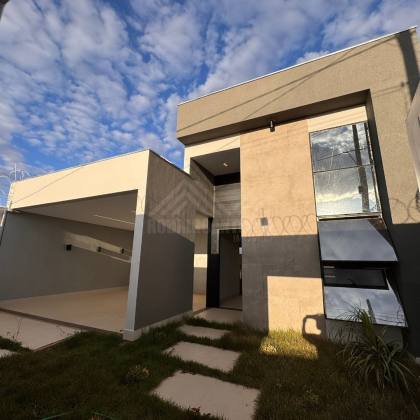 Casa com 3 quartos, 1 suíte e closet no bairro Monte Belo