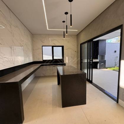 Casa com 3 quartos, 1 suíte e closet no bairro Monte Belo