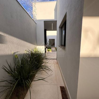 Casa com 3 quartos, 1 suíte e closet no bairro Monte Belo