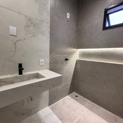 Casa com 3 quartos, 1 suíte e closet no bairro Monte Belo
