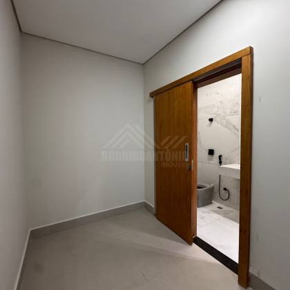 Casa com 3 quartos, 1 suíte e closet no bairro Monte Belo