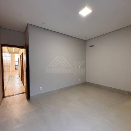Casa com 3 quartos, 1 suíte e closet no bairro Monte Belo
