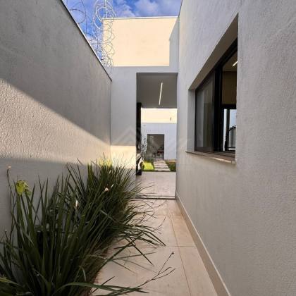 Casa com 3 quartos, 1 suíte e closet no bairro Monte Belo