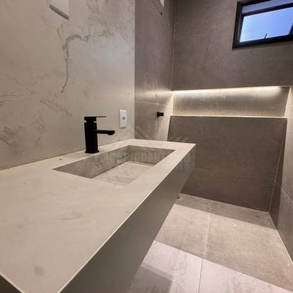 Casa com 3 quartos, 1 suíte e closet no bairro Monte Belo