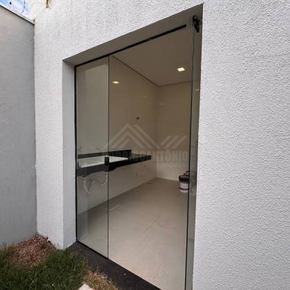 Casa com 3 quartos, 1 suíte e closet no bairro Monte Belo