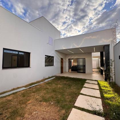 Casa com 3 quartos, 1 suíte e closet no bairro Monte Belo