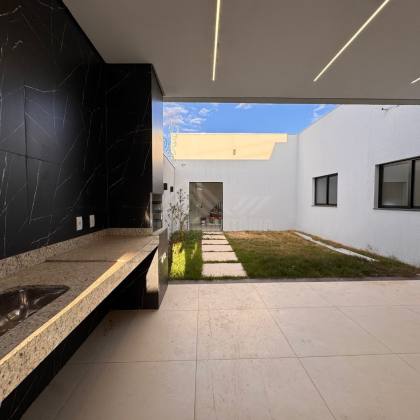 Casa com 3 quartos, 1 suíte e closet no bairro Monte Belo