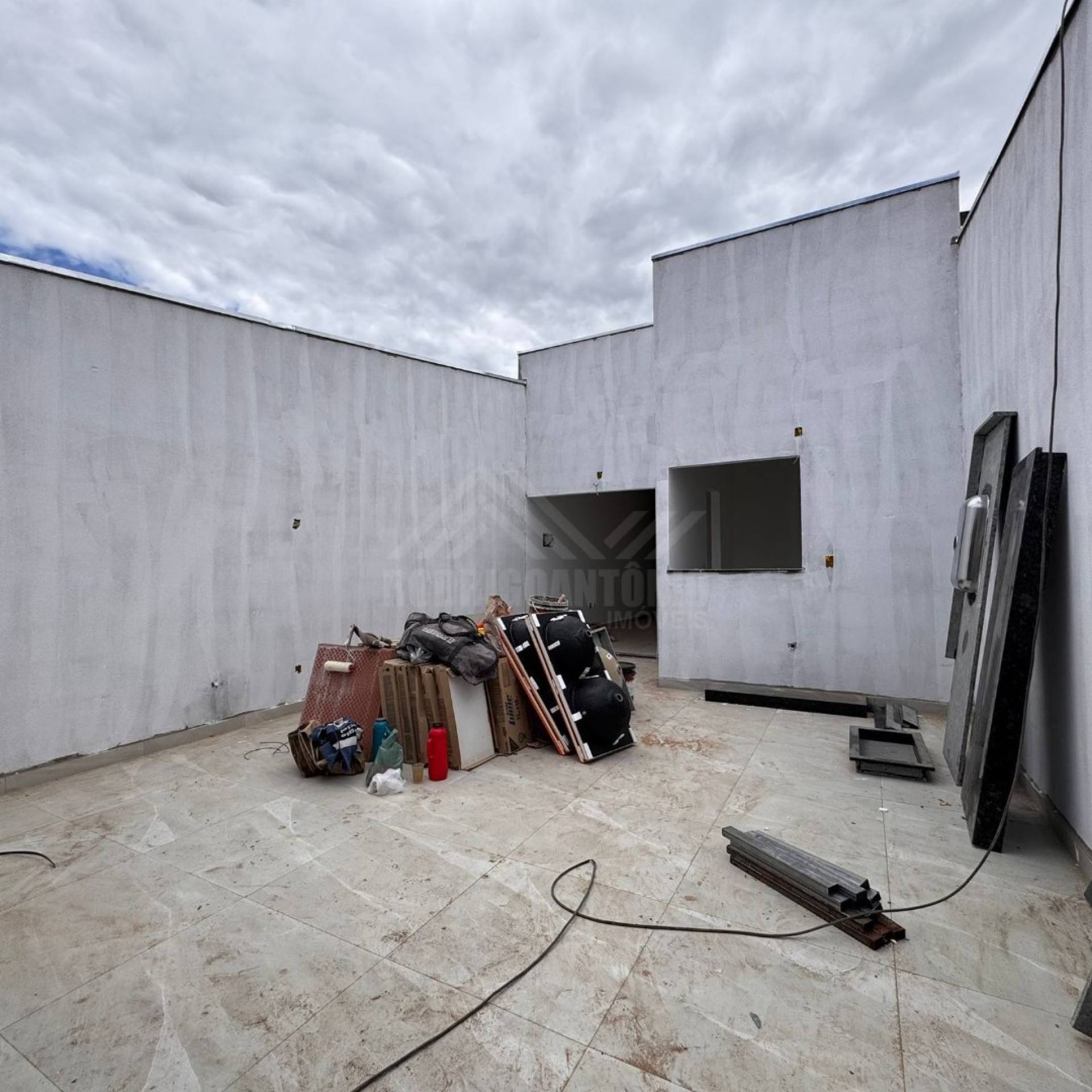 Casa EM FASE DE ACABAMENTO com 3 quartos no bairro Carmelo