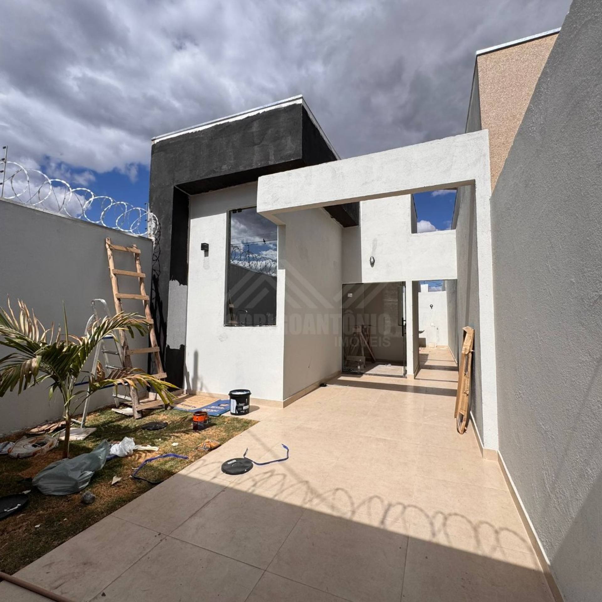 Casa com GARAGEM COBERTA com 2 quartos no bairro Jardim Olímpico