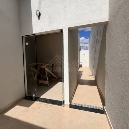 Casa com GARAGEM COBERTA com 2 quartos no bairro Jardim Olímpico