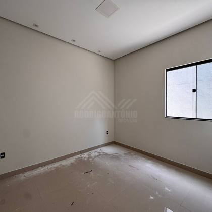 Casa com GARAGEM COBERTA com 2 quartos no bairro Jardim Olímpico