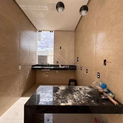 Casa com GARAGEM COBERTA com 2 quartos no bairro Jardim Olímpico