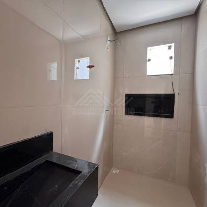 Casa com GARAGEM COBERTA com 2 quartos no bairro Jardim Olímpico