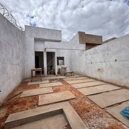 Casa em fase de acabamentos com 3 quartos 1 suítes no bairro Interlagos