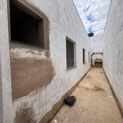 Casa em fase de acabamentos com 3 quartos 1 suítes no bairro Interlagos