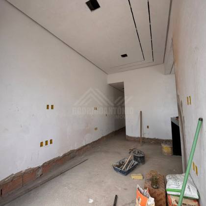 Casa em fase de acabamentos com 3 quartos 1 suítes no bairro Interlagos