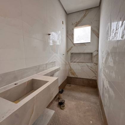 Casa em fase de acabamentos com 3 quartos 1 suítes no bairro Interlagos