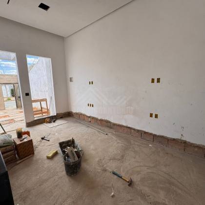 Casa em fase de acabamentos com 3 quartos 1 suítes no bairro Interlagos