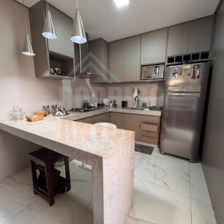 Sobrado à venda com 3 quartos sendo 1 suíte no bairro Jardim Panorama