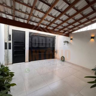 Sobrado à venda com 3 quartos sendo 1 suíte no bairro Jardim Panorama