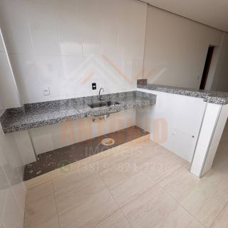 Apartamento à venda com 2 quartos sendo 1 suíte no bairro Raul Lourenço