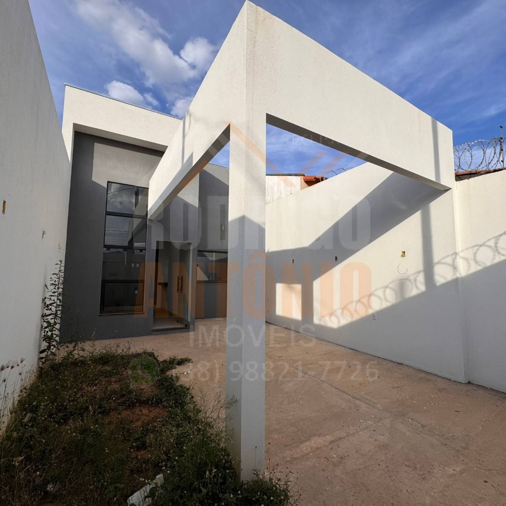 Casa à venda com 3 quartos sendo 1 suíte no bairro Alcides Rabelo