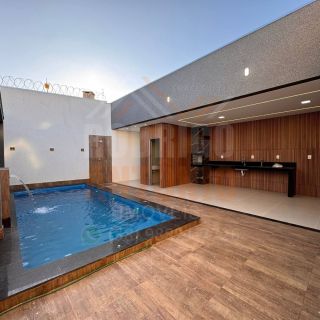 Linda Casa à venda com 3 quartos sendo 1 suíte no bairro Planalto