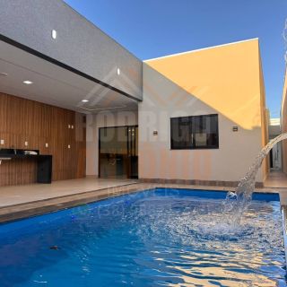 Linda Casa à venda com 3 quartos sendo 1 suíte no bairro Planalto