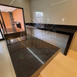 Linda Casa à venda com 3 quartos sendo 1 suíte no bairro Planalto