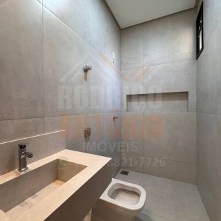 Linda Casa à venda com 3 quartos sendo 1 suíte no bairro Planalto