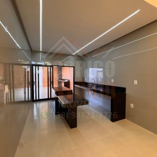 Linda Casa à venda com 3 quartos sendo 1 suíte no bairro Planalto