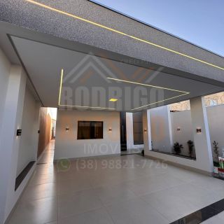 Linda Casa à venda com 3 quartos sendo 1 suíte no bairro Planalto