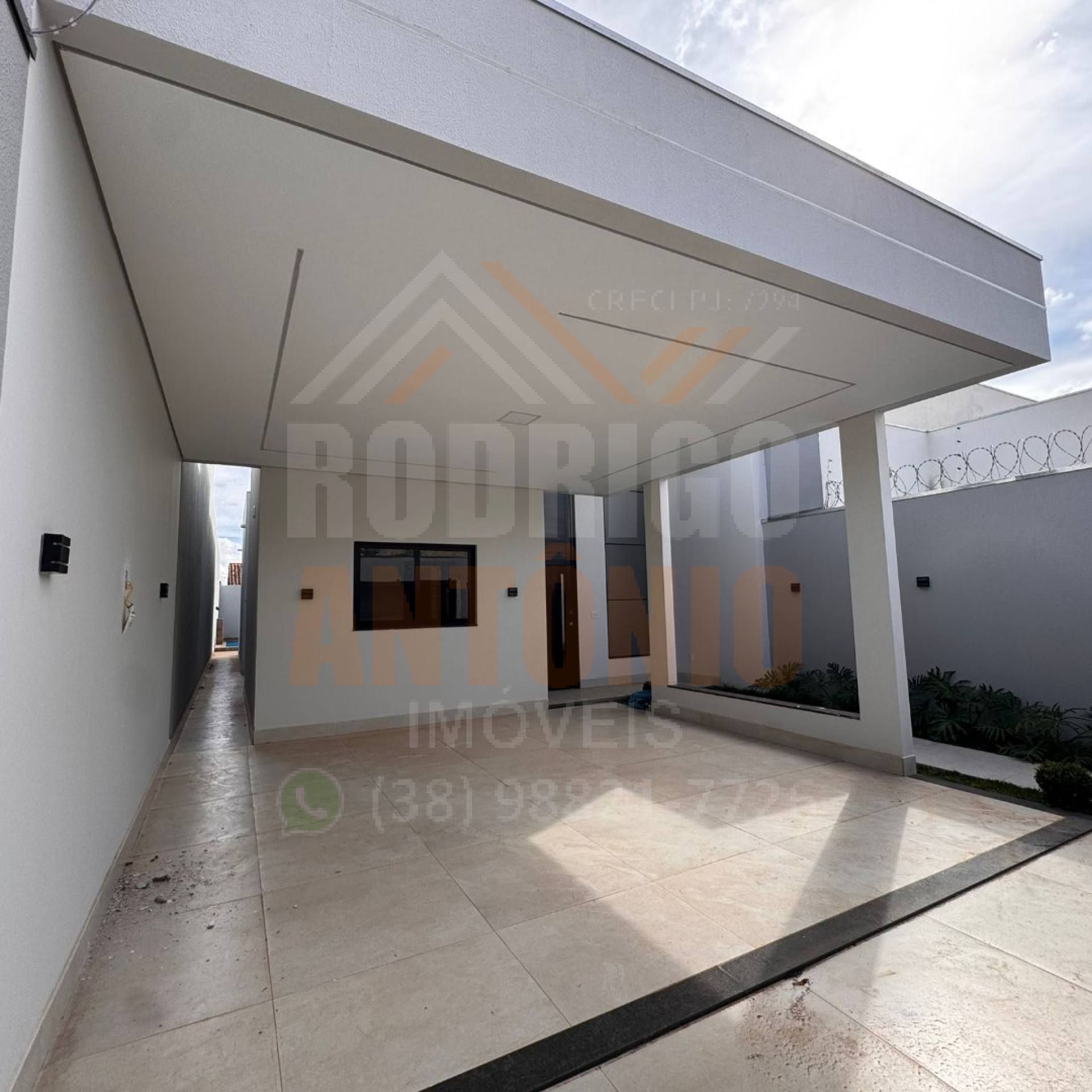 Casa à venda com 3 quartos sendo 1 suíte no bairro Planalto