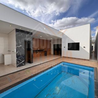 Casa à venda com 3 quartos sendo 1 suíte no bairro Planalto