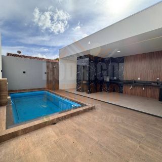 Casa à venda com 3 quartos sendo 1 suíte no bairro Planalto