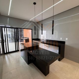 Casa à venda com 3 quartos sendo 1 suíte no bairro Planalto