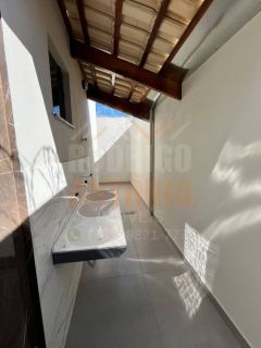 LINDA CASA A VENDA NO RESIDENCIAL SUL, 3 QUARTOS SENDO 1 SUÍTE