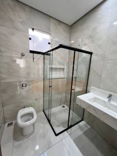 LINDA CASA A VENDA NO RESIDENCIAL SUL, 3 QUARTOS SENDO 1 SUÍTE