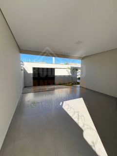 LINDA CASA A VENDA NO RESIDENCIAL SUL, 3 QUARTOS SENDO 1 SUÍTE